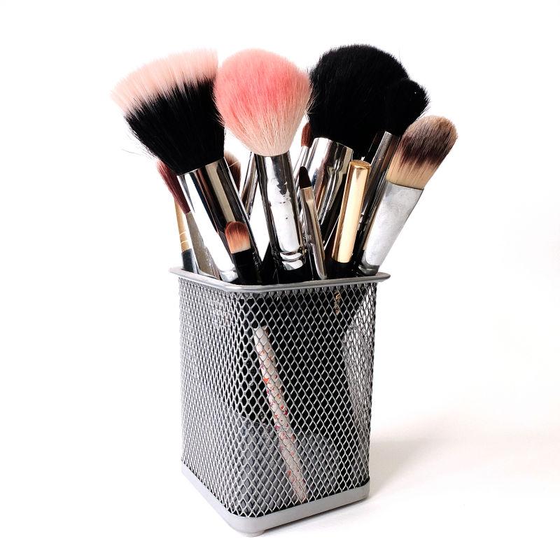 篮子里的化妆刷