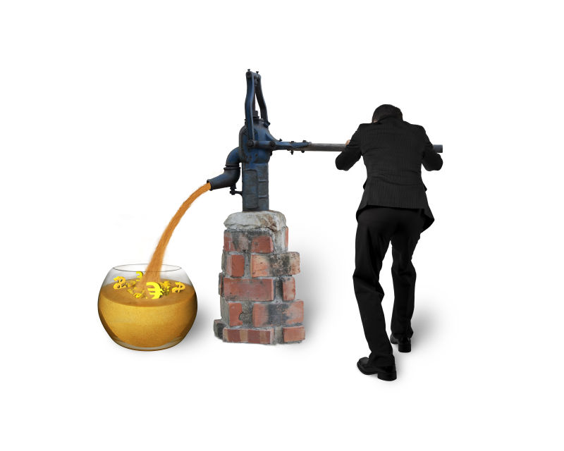 商人从怀旧的水泵中提取货币符号的金砂