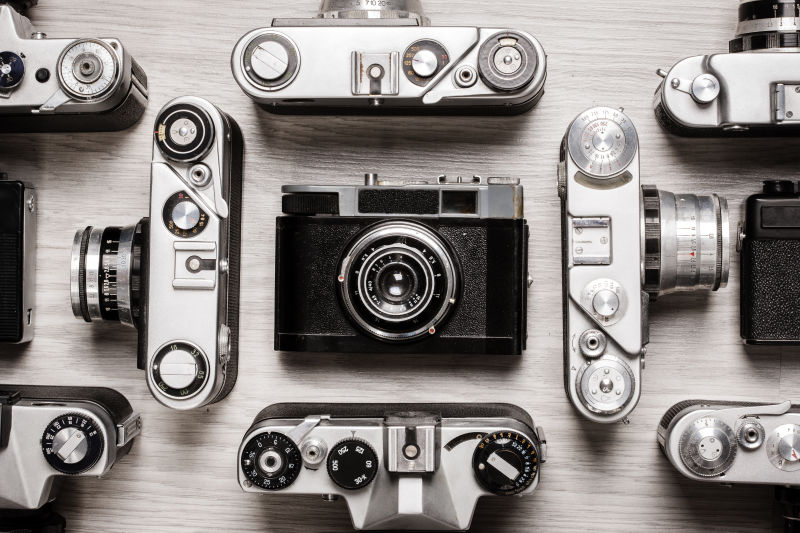 满桌的相机