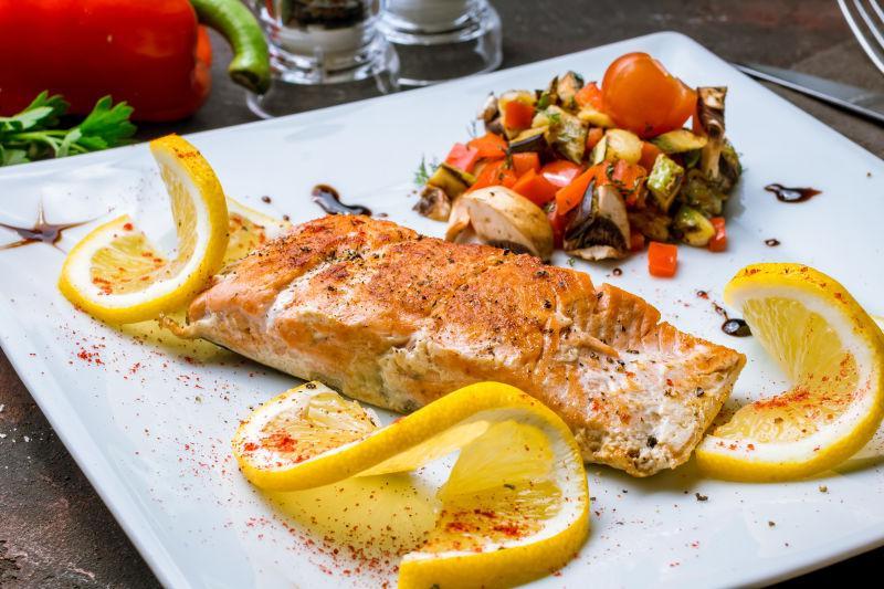 柠檬烤三文鱼