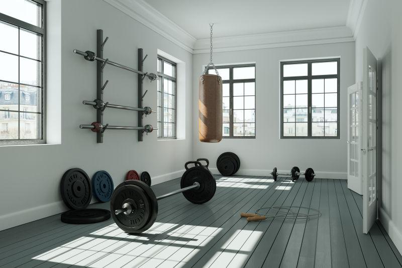 白色健身室的器材