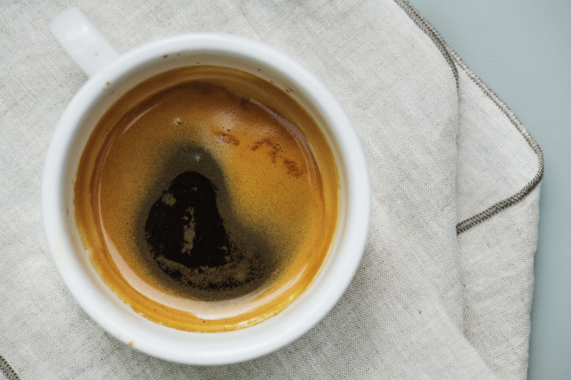 俯瞰一杯热咖啡