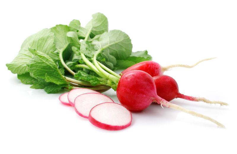 新鲜的小红萝卜切片