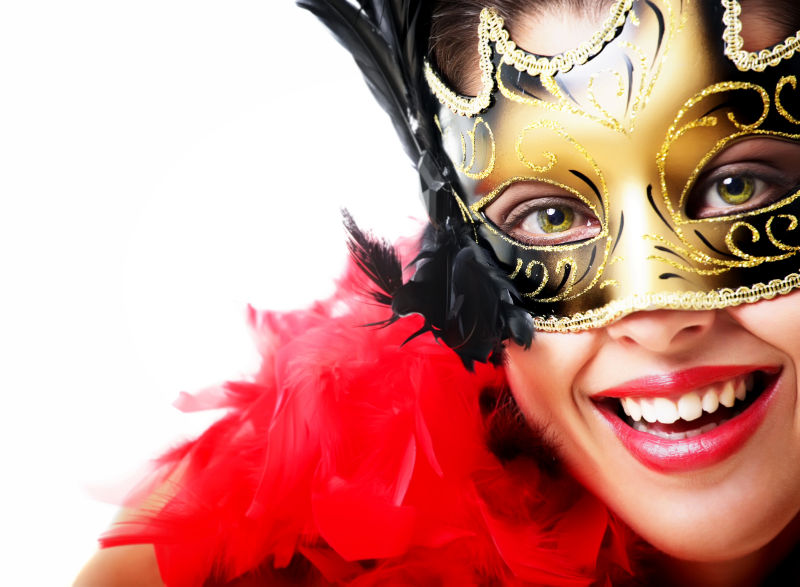 戴着舞会面具的美女