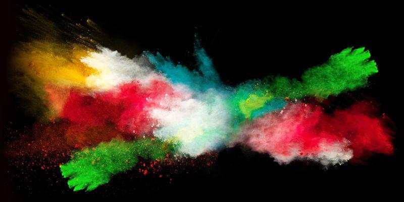 发射彩色粉末在黑色背景下