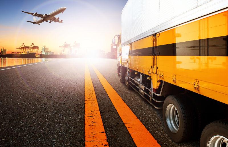 集装箱港口和货运飞机集装箱运输