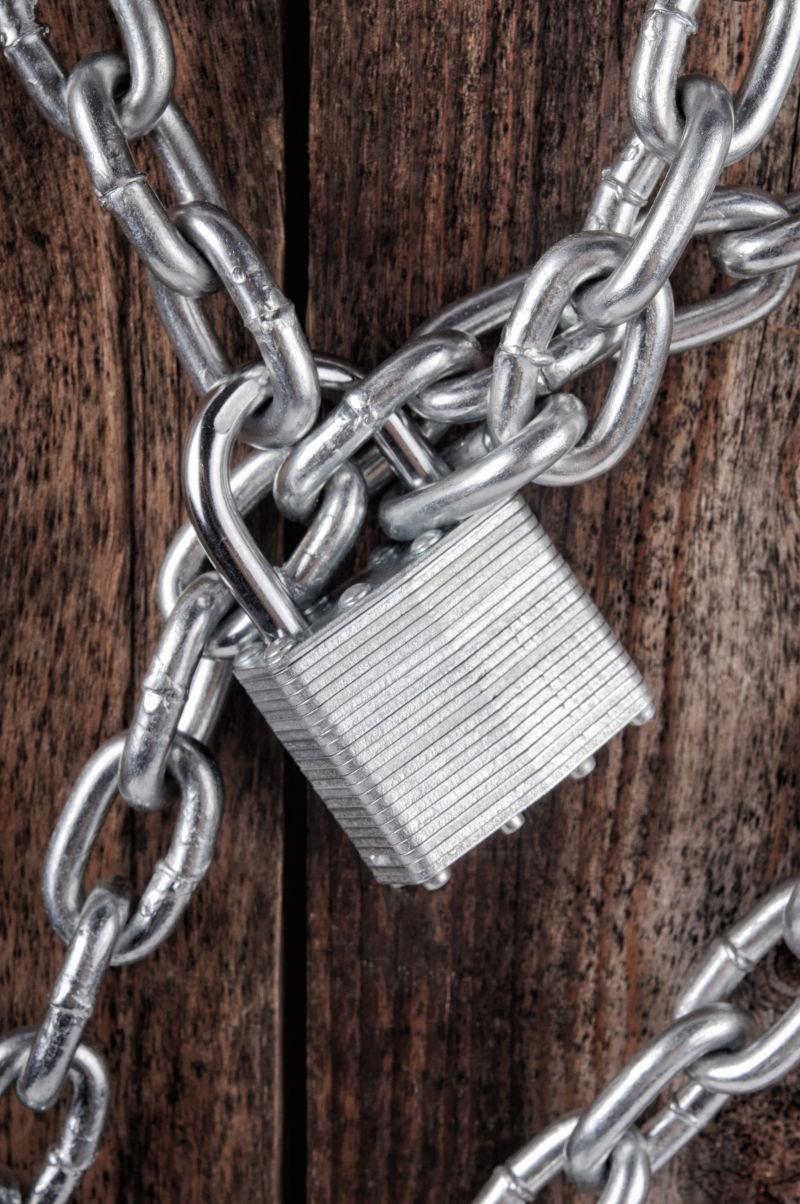 旧木制链上的闭锁