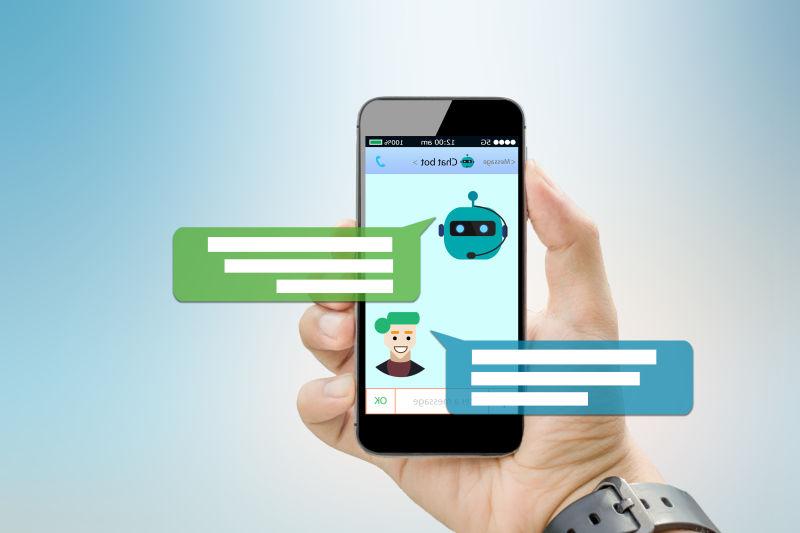 白色背景下手持手机聊天