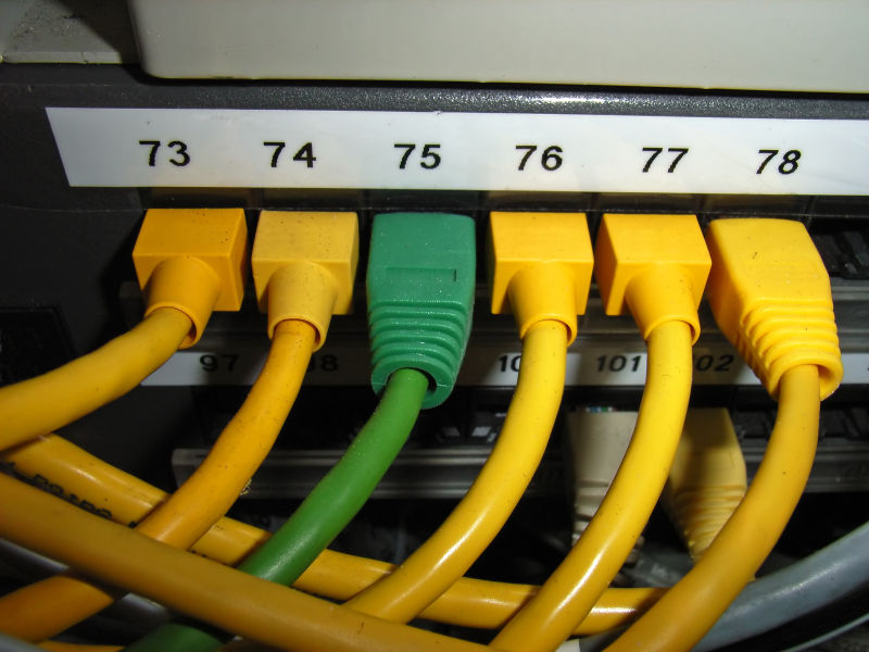 接线板中的网络连接数据接口
