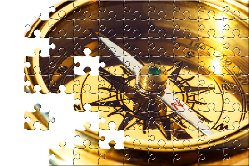 精致的黄铜指南针拼图