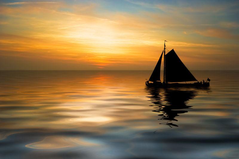 海上帆船的日落图片-帆船上的日落素材-高清图片-摄影照片-寻图免费打包下载
