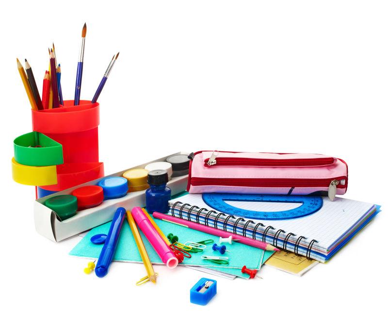 白色背景上的小学生用品