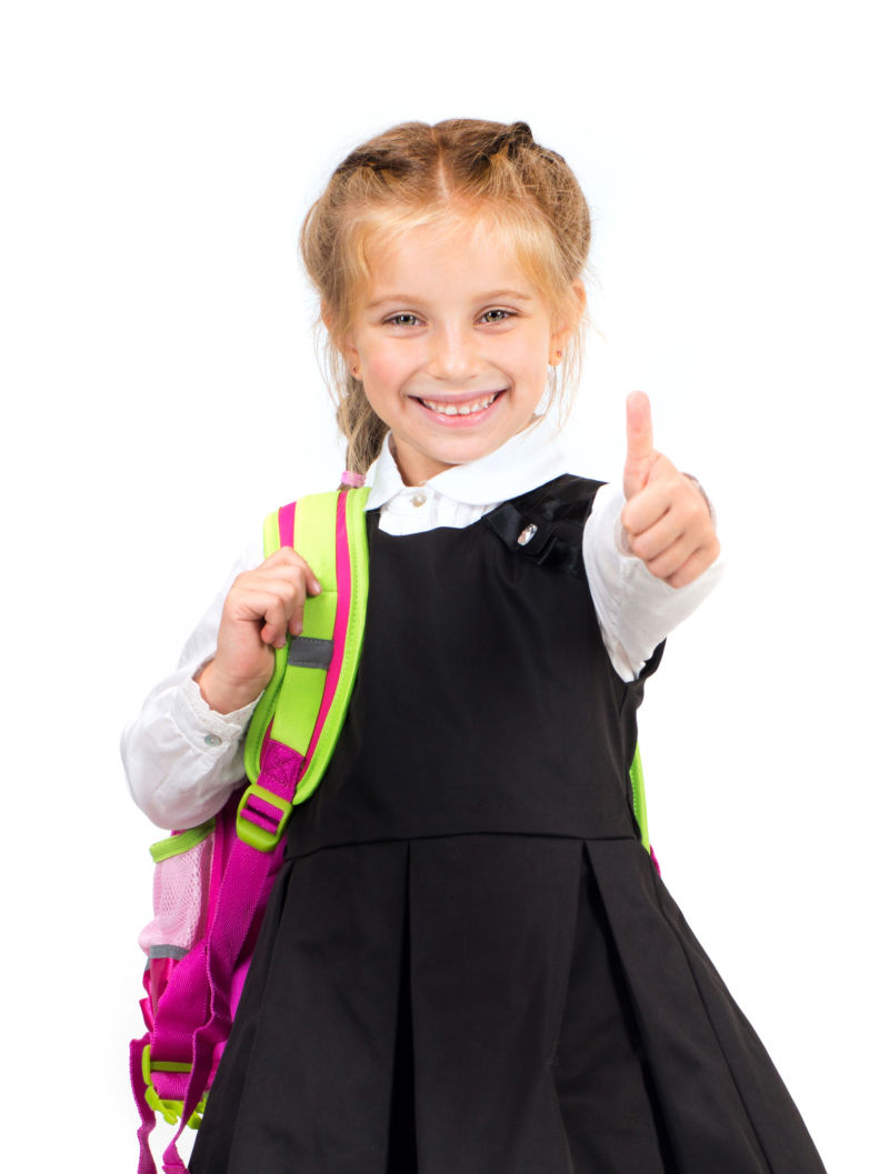 白色背景下的小学女生