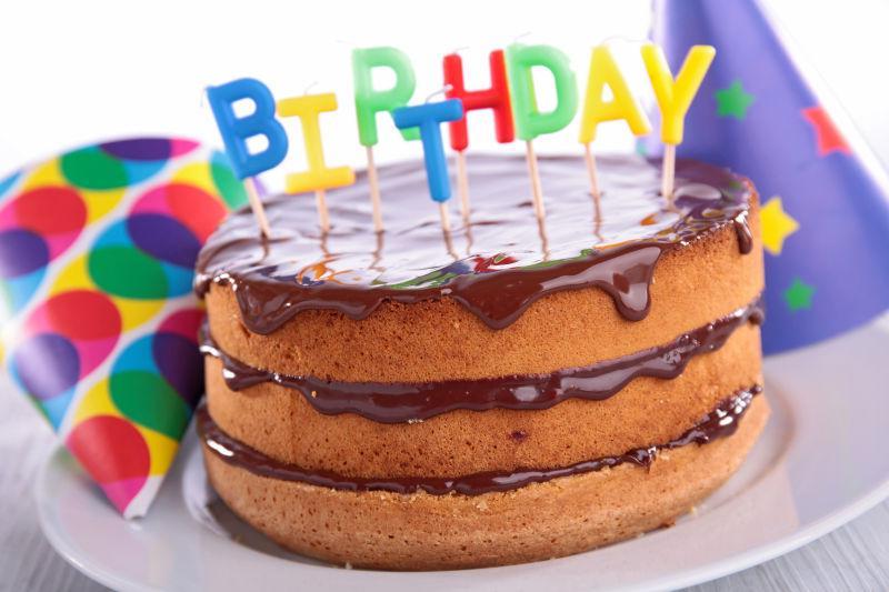 多层奶油巧克力蛋糕