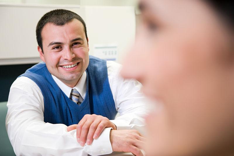 办公室里的男女职员