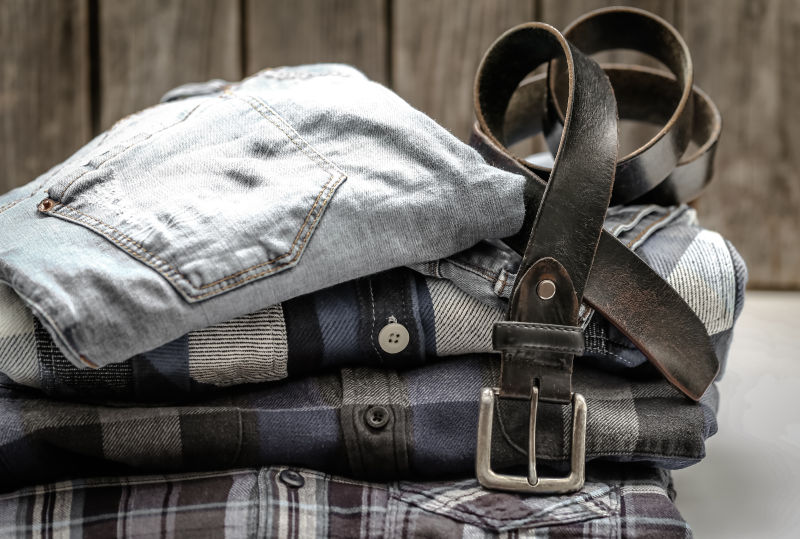 折叠式男式衬衫和腰带