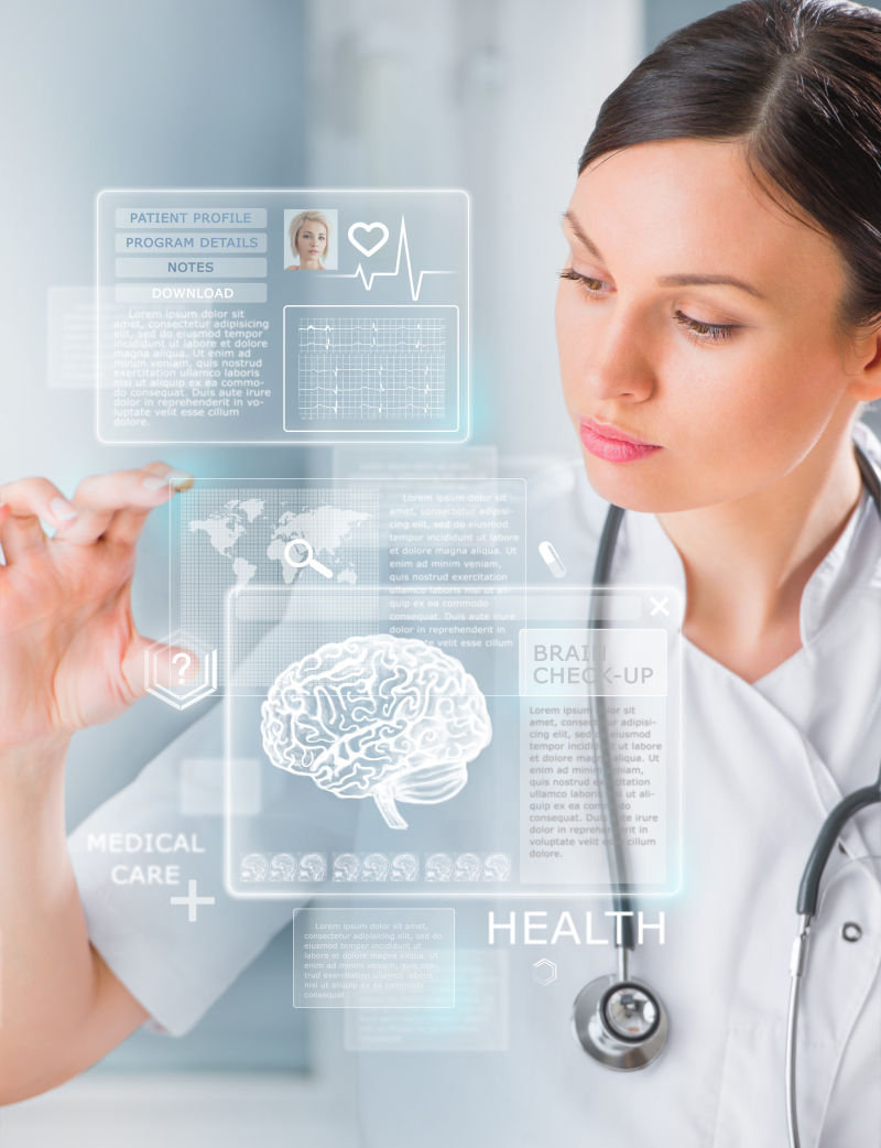 冷静查看数据的医生