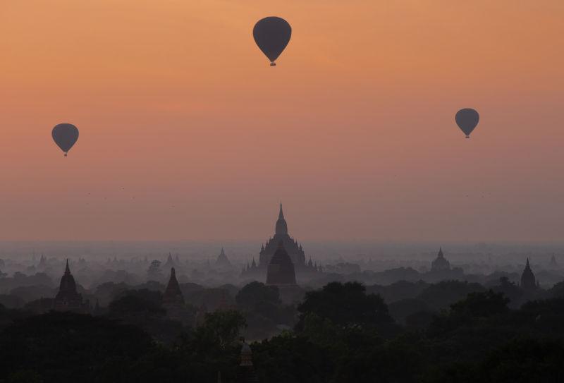 美丽的自然景观图片 缅甸巴甘雾天上空的热气球素材 高清图片 摄影照片 寻图免费打包下载