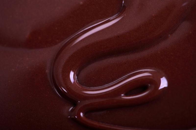 融化的可口巧克力