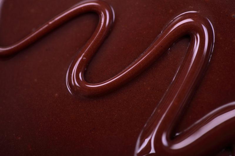 浓浓的融化巧克力