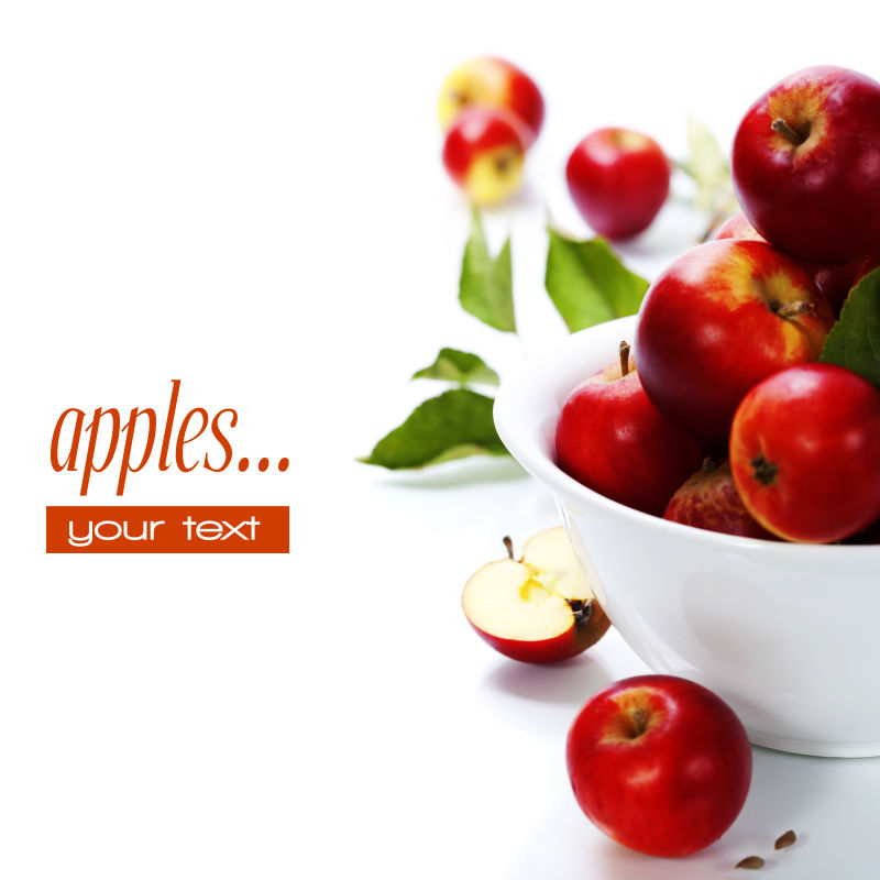 白色碗里的苹果