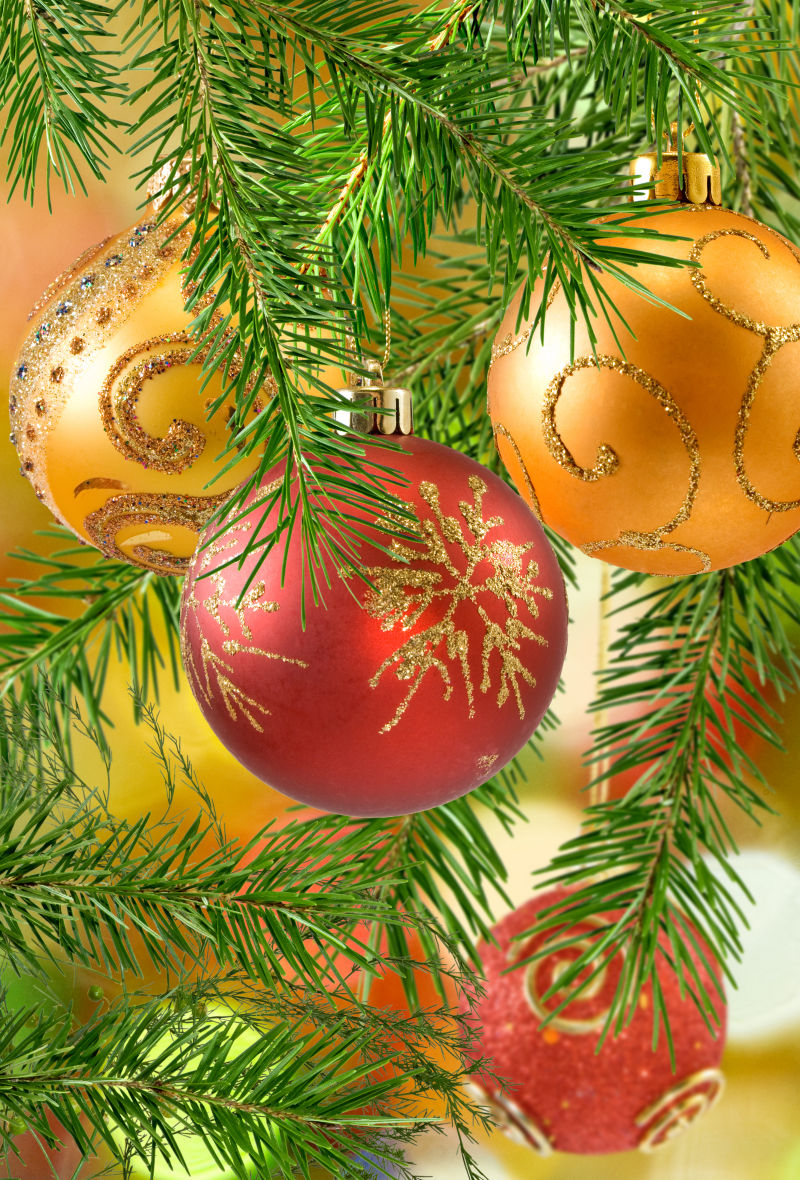 金色和红色的圣诞节装饰球