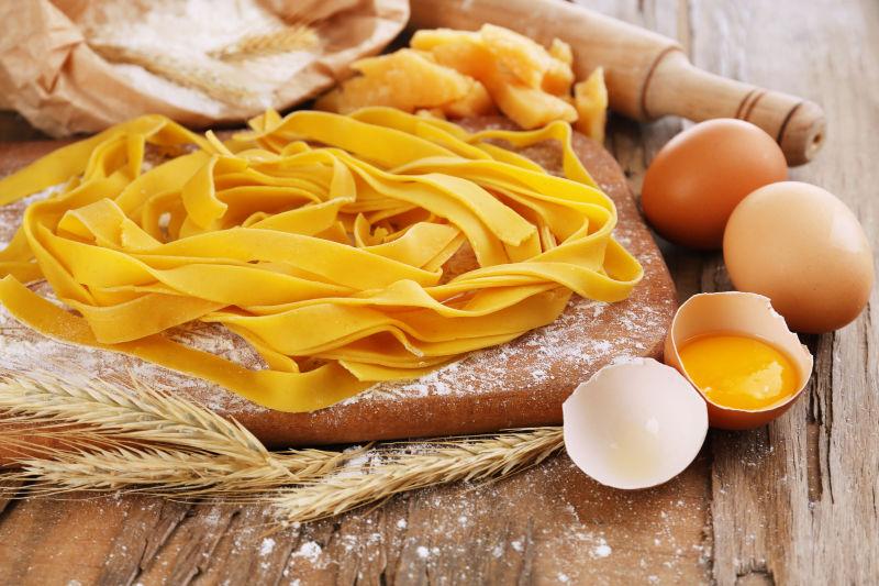 意大利面食和配料