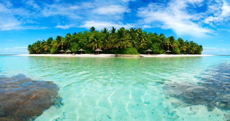 海面上风景优美的岛屿