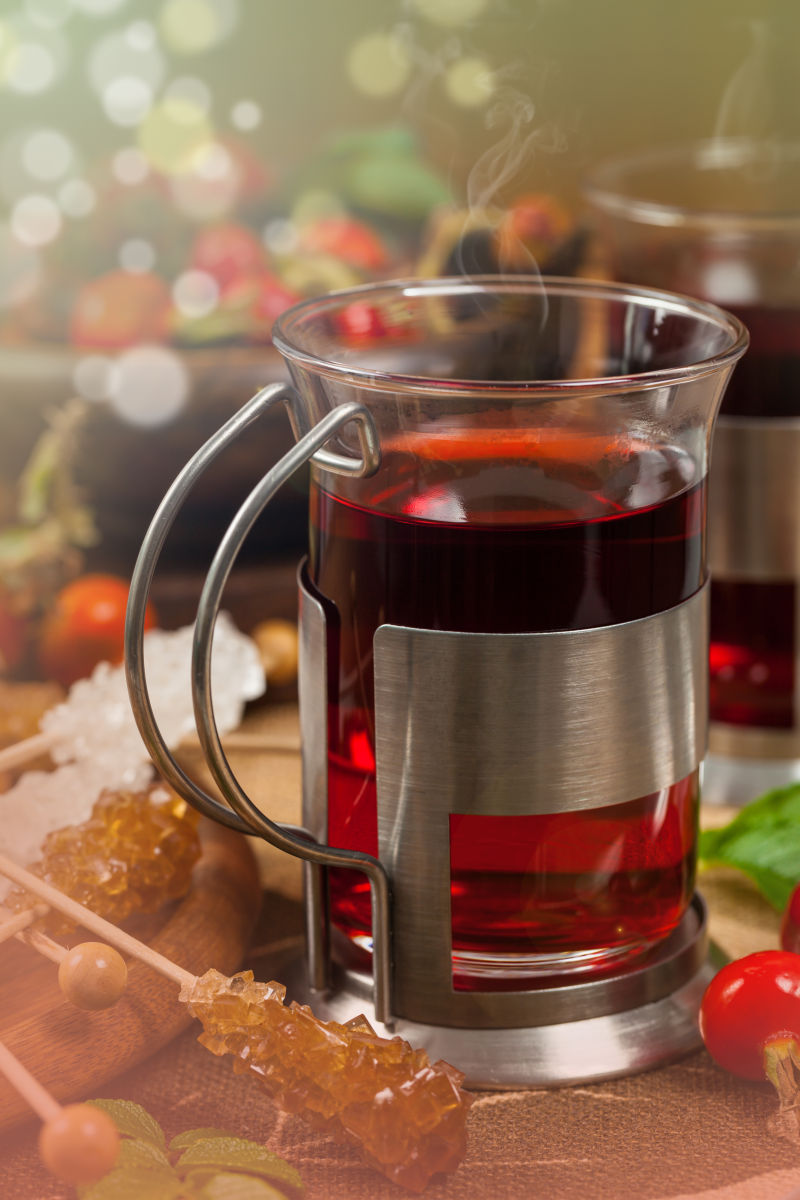 一杯红色的花茶水