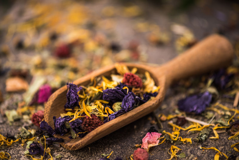 满满一勺的花茶