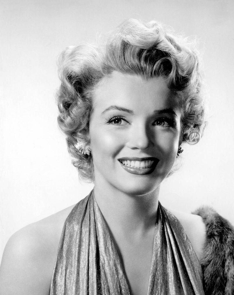 微笑的看着前方的美女