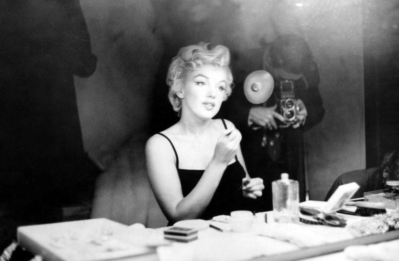 正在工作中的美女