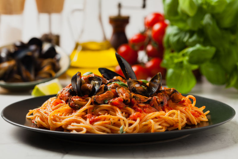 西红柿意大利面与蔬菜