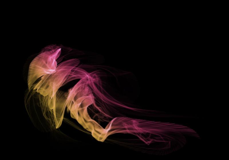 黑色背景上的粉色黄色混合烟雾