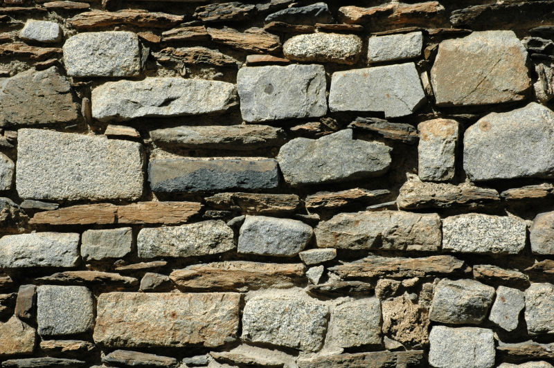 旧砖头石头堆砌的石墙背景
