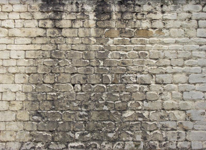 年久发黑掉皮的砖墙背景