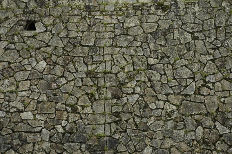 长苔藓的石子路面背景