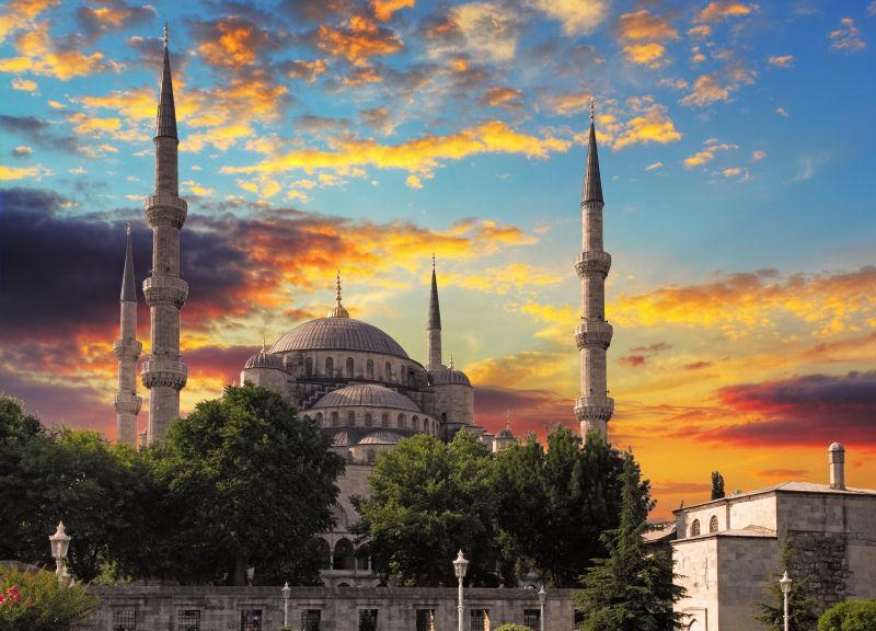 日落时分土耳其清真寺建筑
