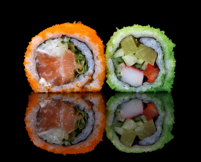 新鲜的三文鱼寿司卷