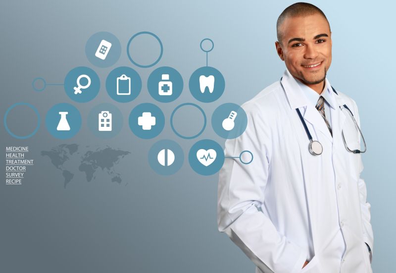 专业自信的年轻男医生