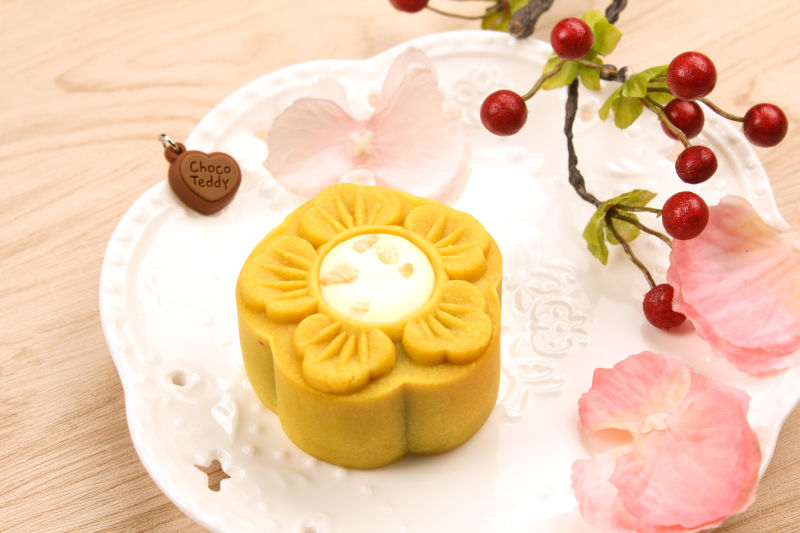 花朵图案的中秋月饼