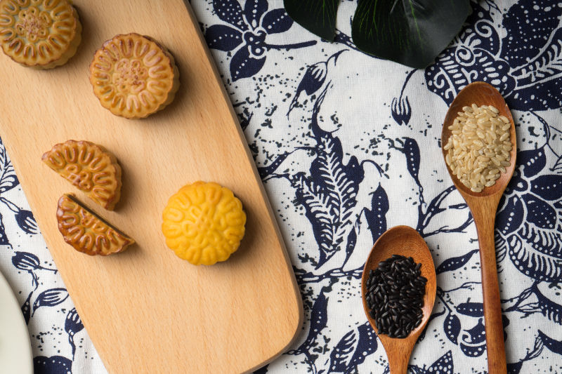 砧板上的美味月饼