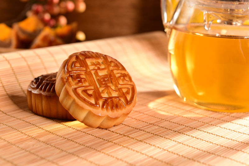 竹席上的中秋节月饼