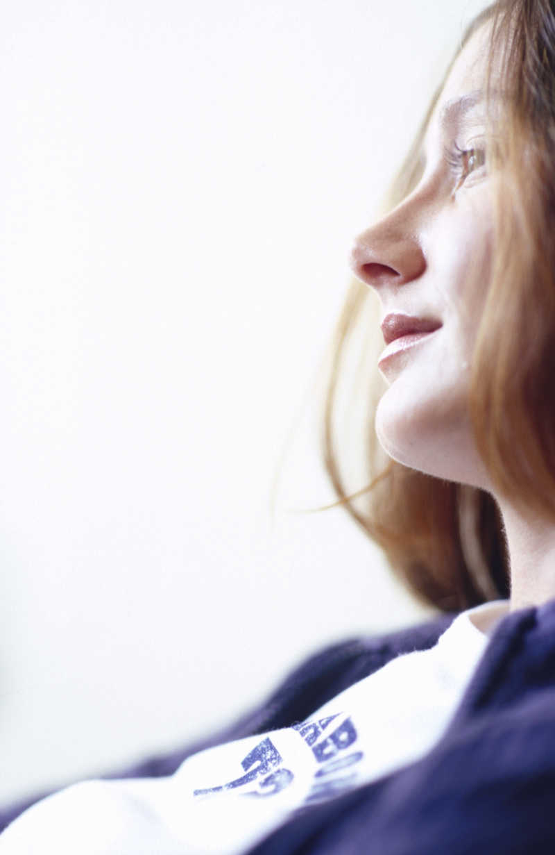 面带微笑的金发美女