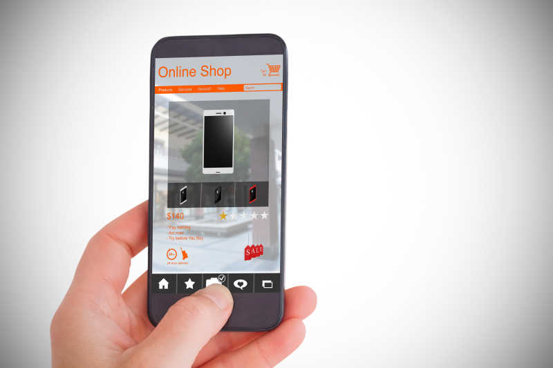 女性手持智能手机的复合图像