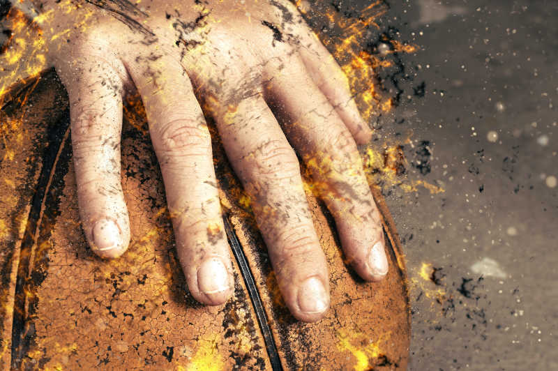 手上篮球的火焰