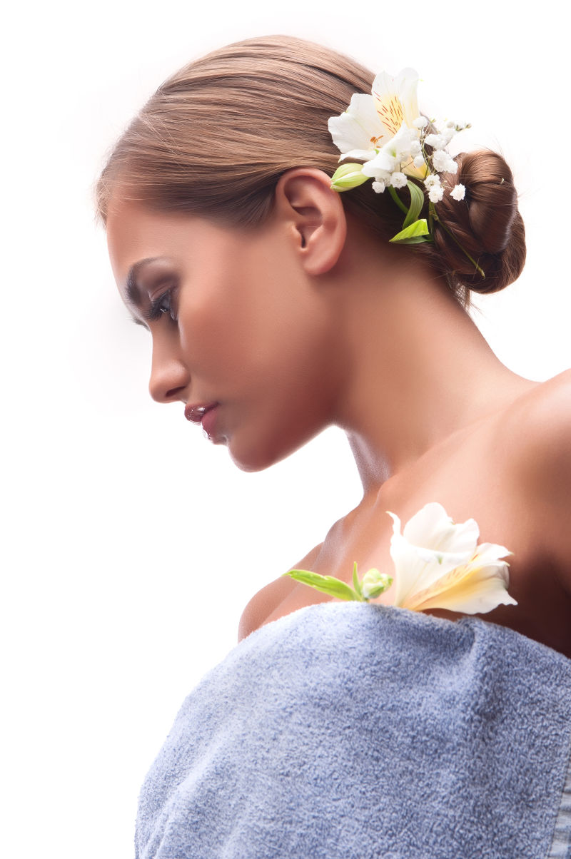 女性按摩过程中的女性