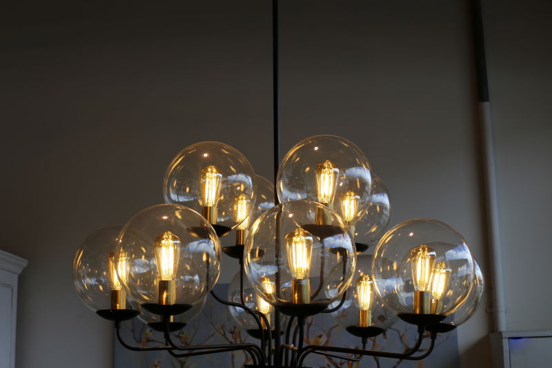 这家商店出售室内照明用的灯