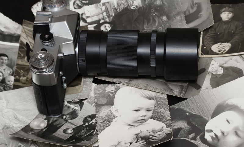 旧的黑白和棕褐色照片酿造的