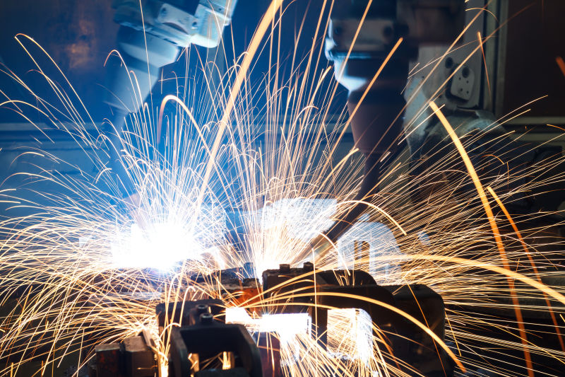 汽车工厂的机器人焊接